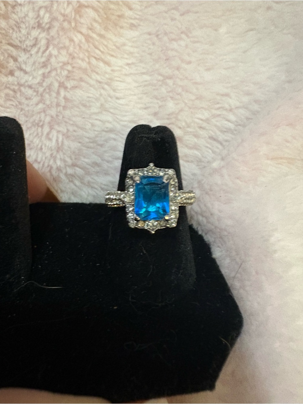 Women’s Blue Halo Vintage-Style Ring with Clear Accents size 7